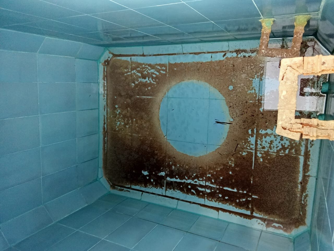 KR Professional Water Tank Cleaning Services – Expert Hygienic Water Tank Cleaning for Homes and Businesses