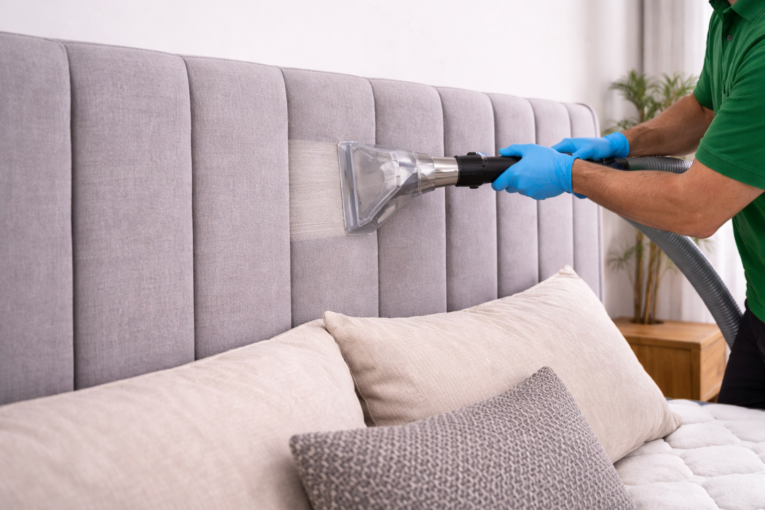Cleaner deep-cleaning upholstered headboard